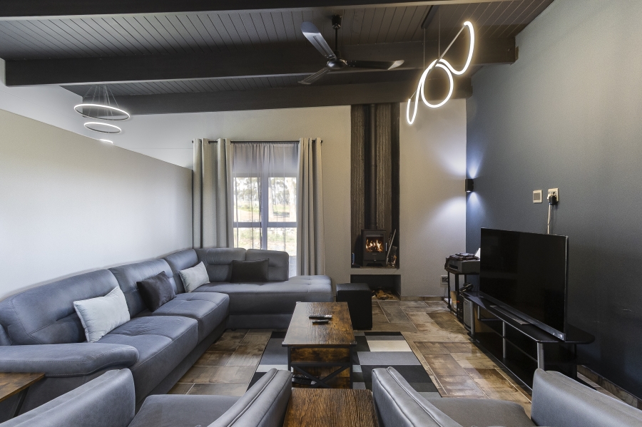 3 Bedroom Property for Sale in Sir Lowrys Pass Village Western Cape